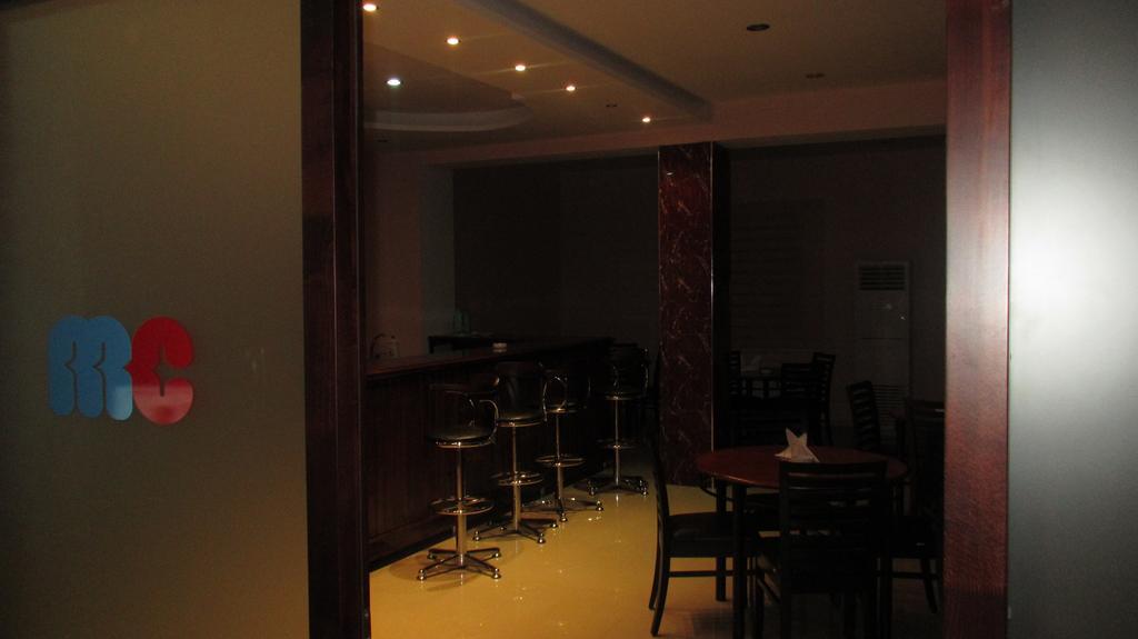 Max Comfort Hotel Kutaisi Exterior photo